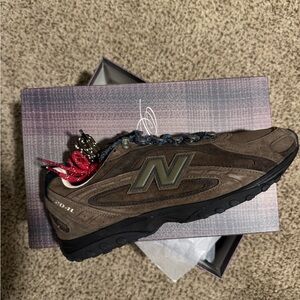 New Balance Men's Dark Brown Sneakers